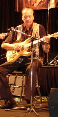 Nokie Edwards, American Hall of Fame rock musician (The Ventures), dies at age -1